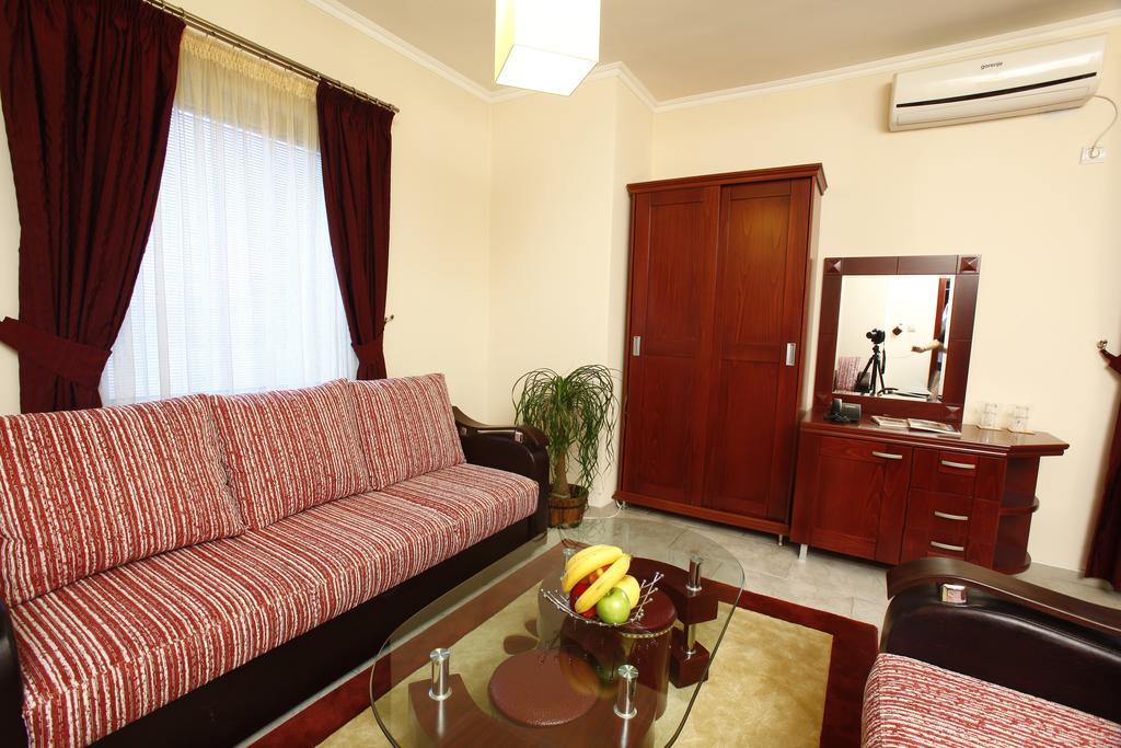 Hotel Luxor Suto Orizari الغرفة الصورة