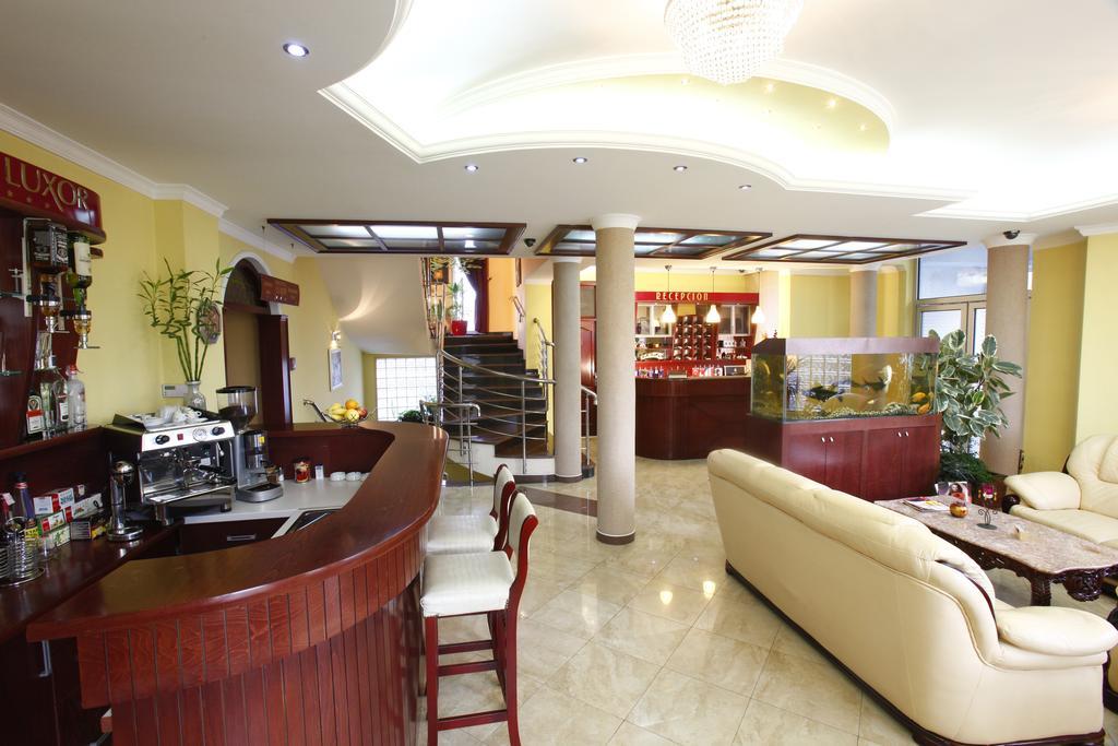 Hotel Luxor Suto Orizari المظهر الخارجي الصورة