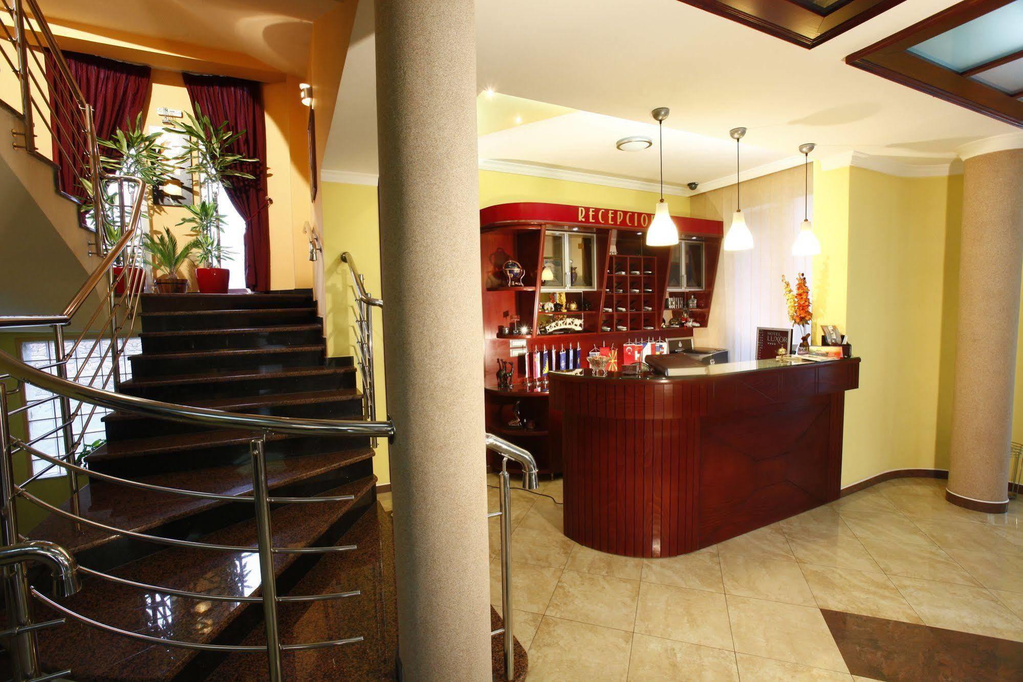 Hotel Luxor Suto Orizari المظهر الخارجي الصورة