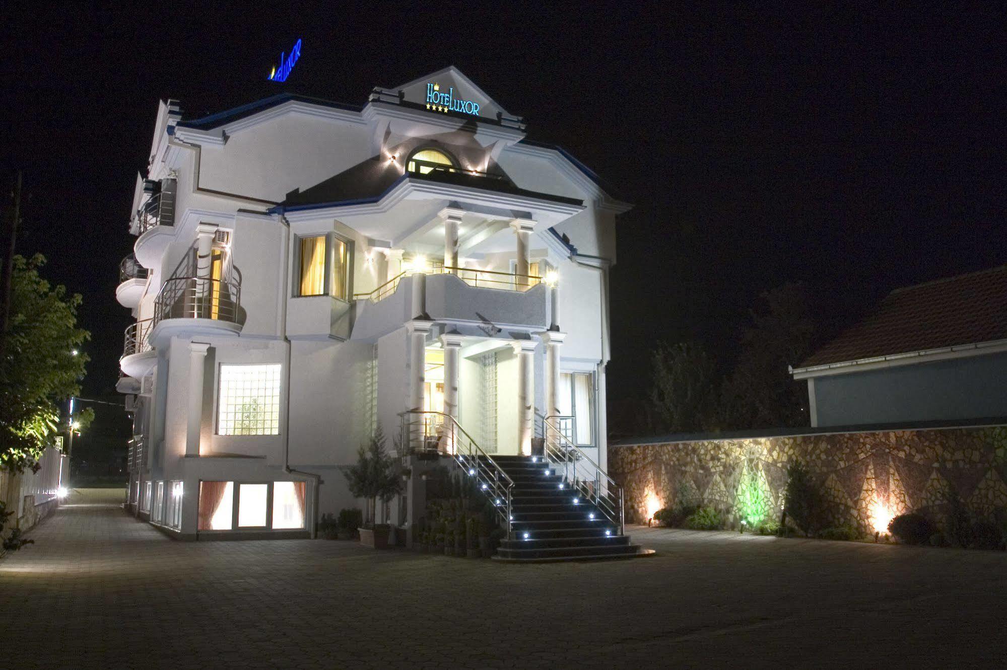 Hotel Luxor Suto Orizari المظهر الخارجي الصورة